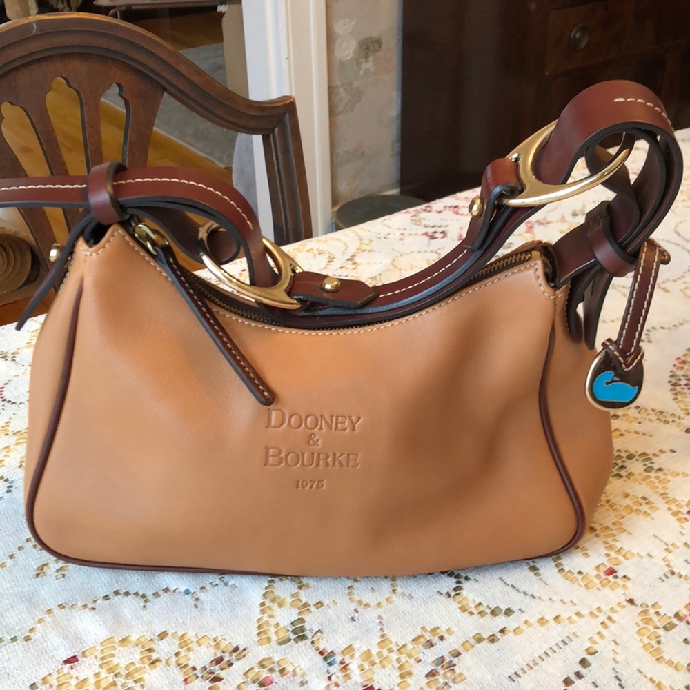 Dooney & Bourke Shoulder Bag !!
